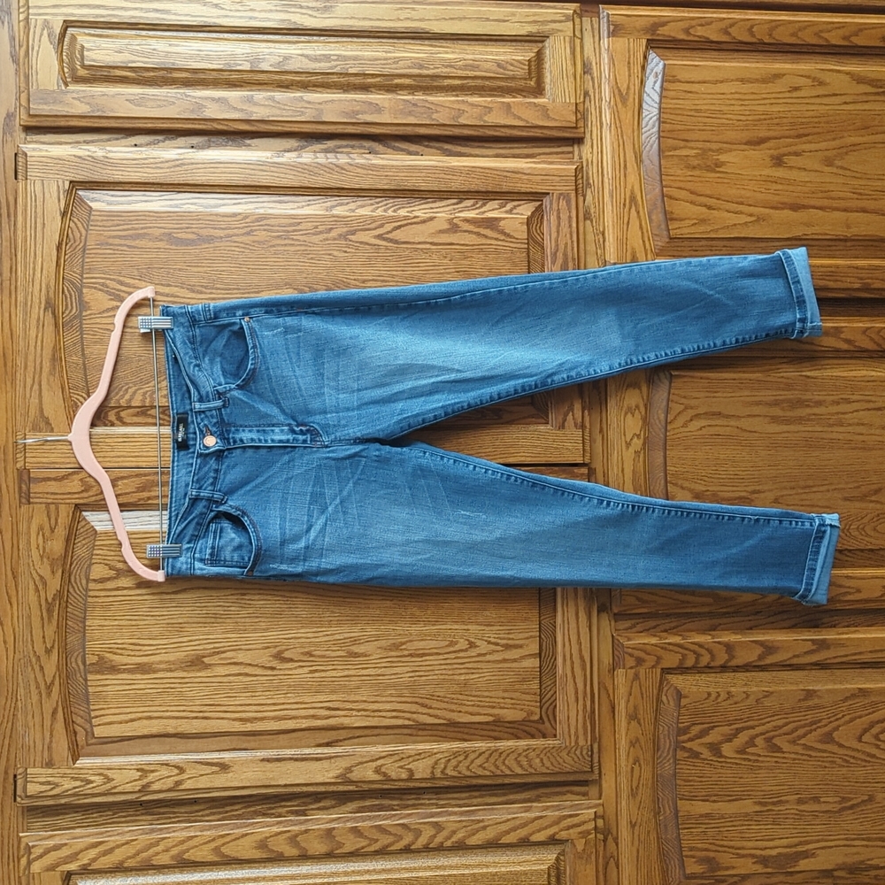 Black Label medium wash skinny high-waisted jeans. Size 13